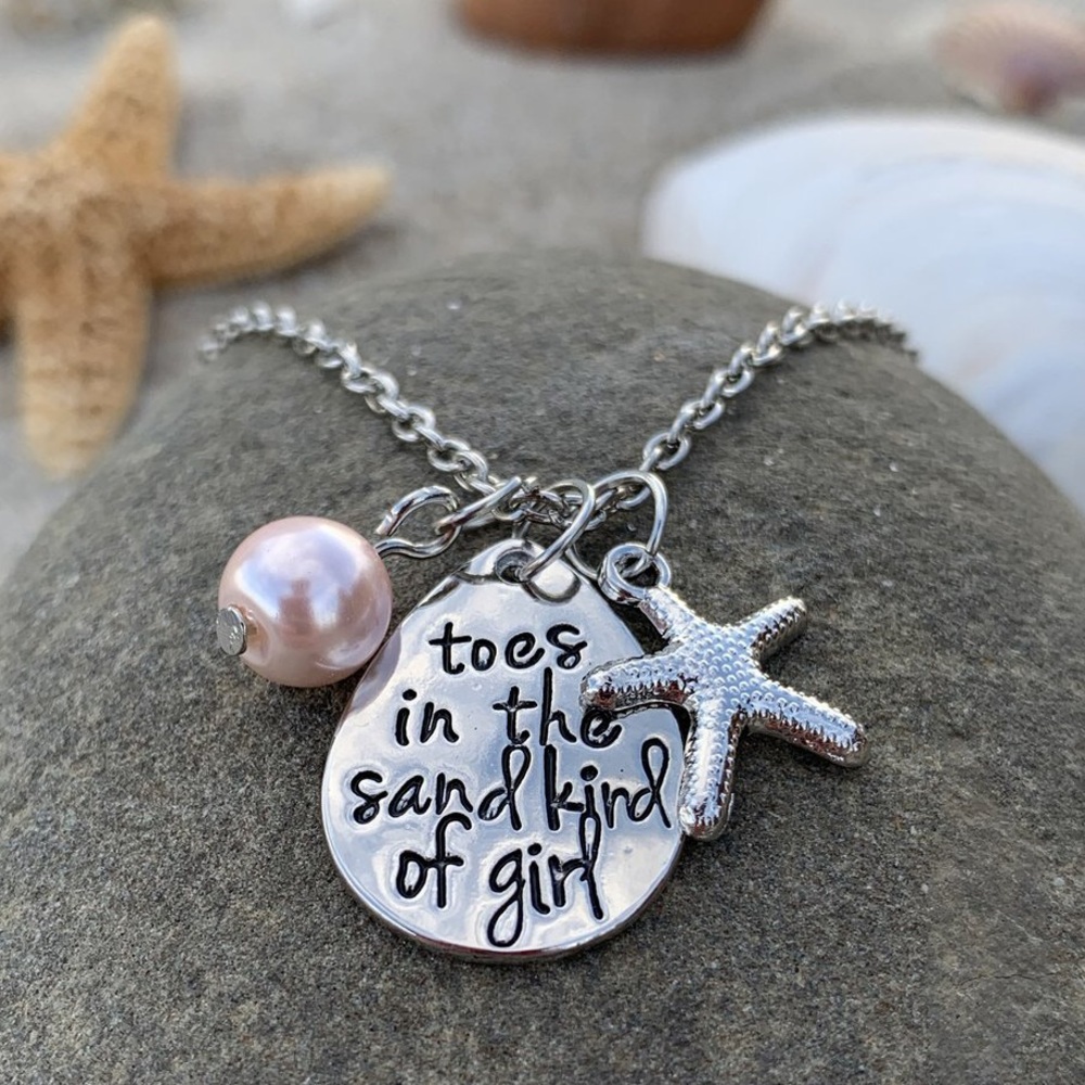 NWOT “Toes in the sand type of girl” necklace